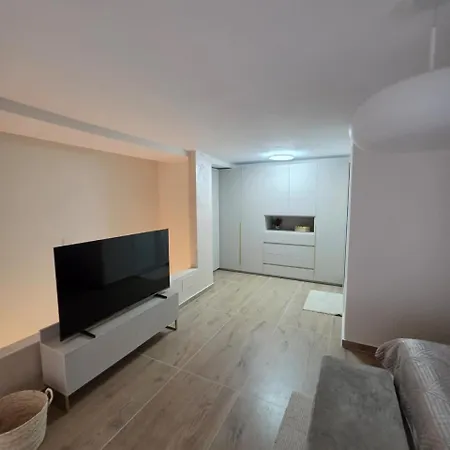Luxury Seaside Escape 1 - Free Private Parking 公寓 *