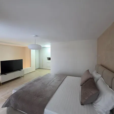 Luxury Seaside Escape 1 - Free Private Parking アパート
